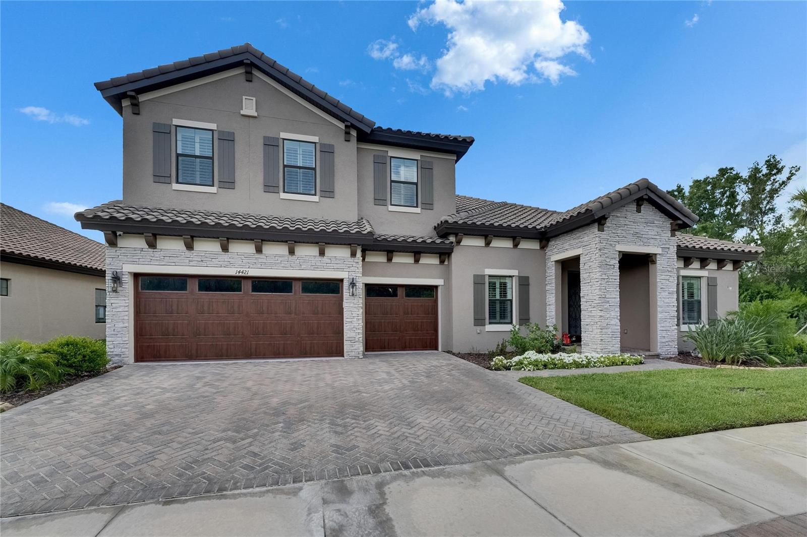 HINTON HAWKSTONE - Residential