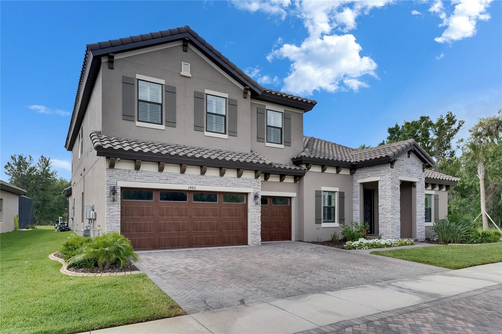 HINTON HAWKSTONE - Residential