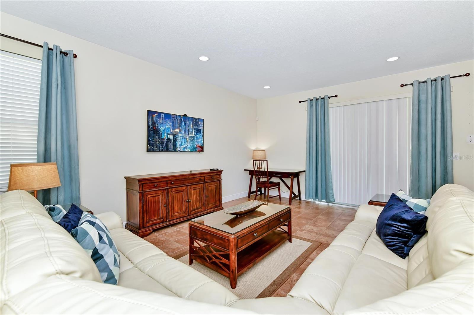 ENCORE - REUNION WEST - Residential