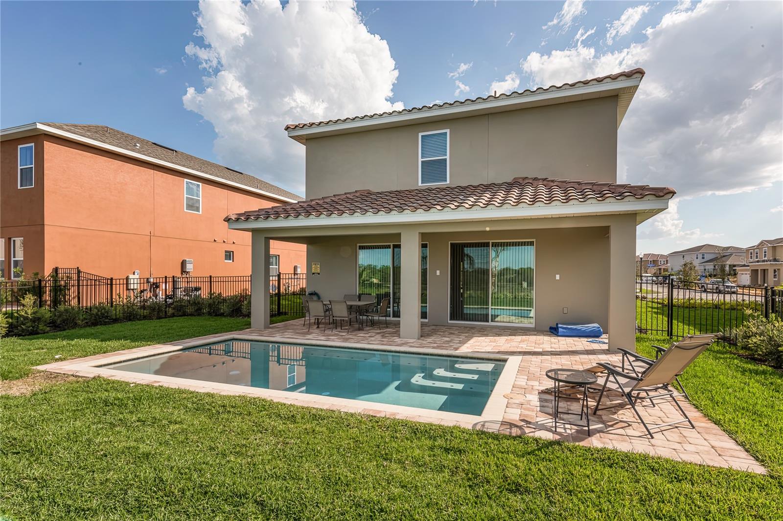 ENCORE - REUNION WEST - Residential