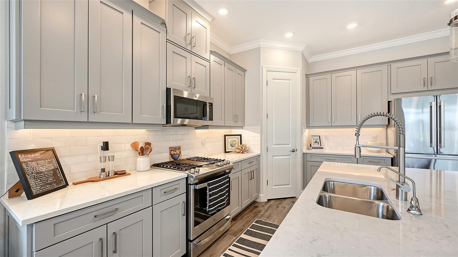 AZARIO ESPLANADE PH III SUBPH D - Residential
