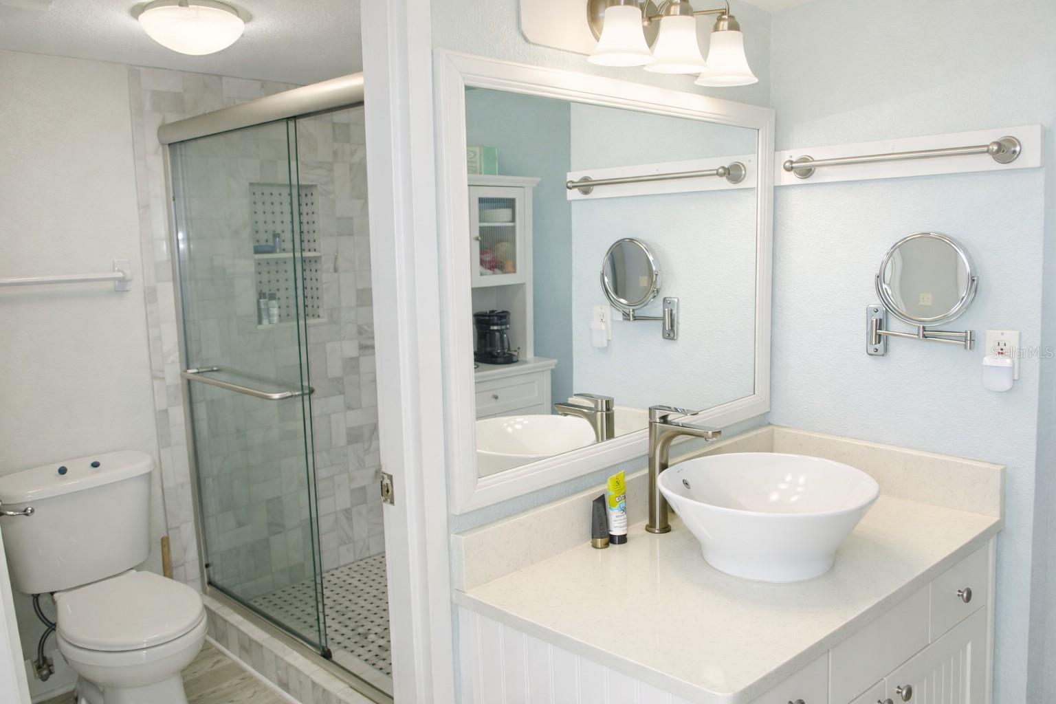 ISLAND INN CONDO - Residential