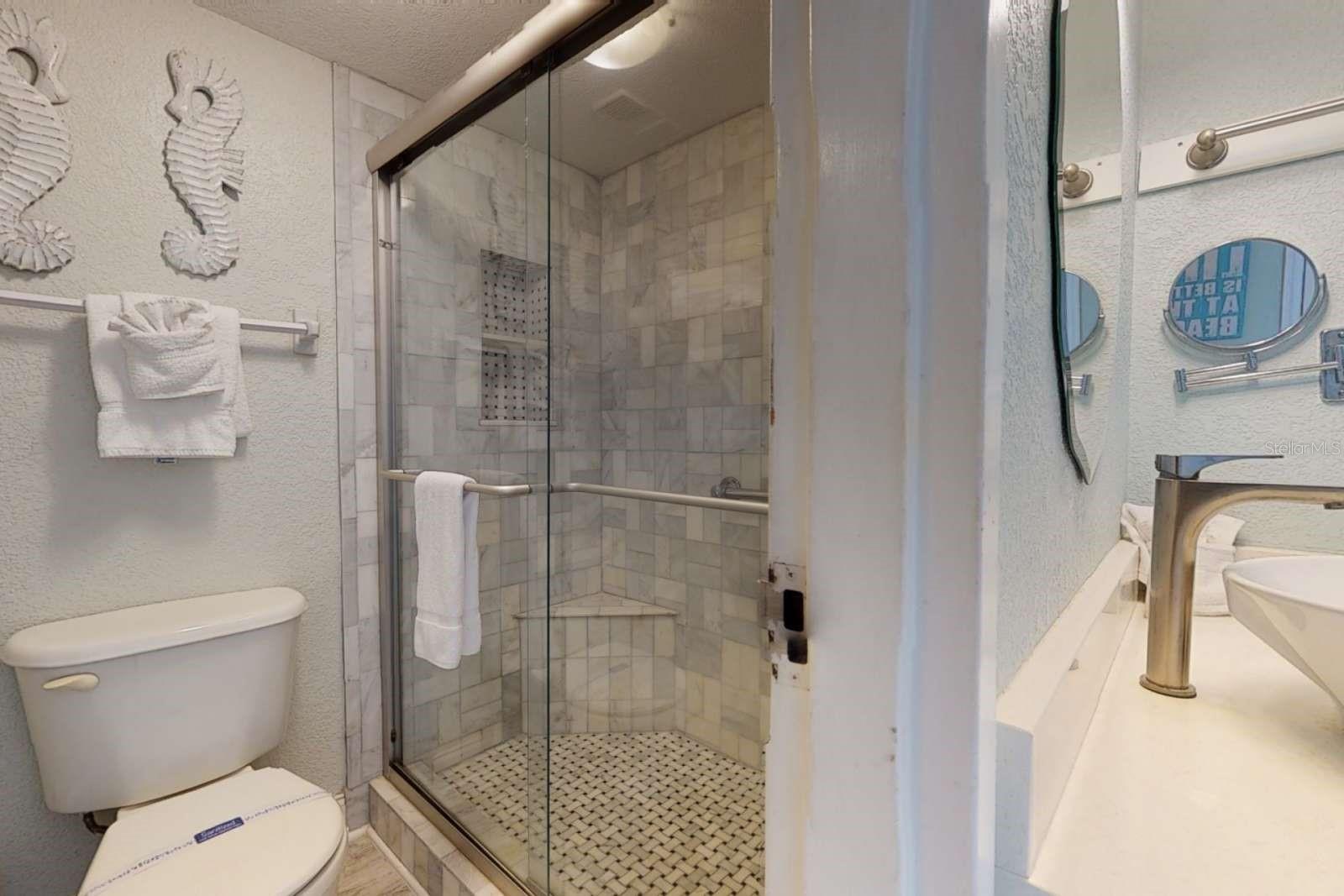 ISLAND INN CONDO - Residential