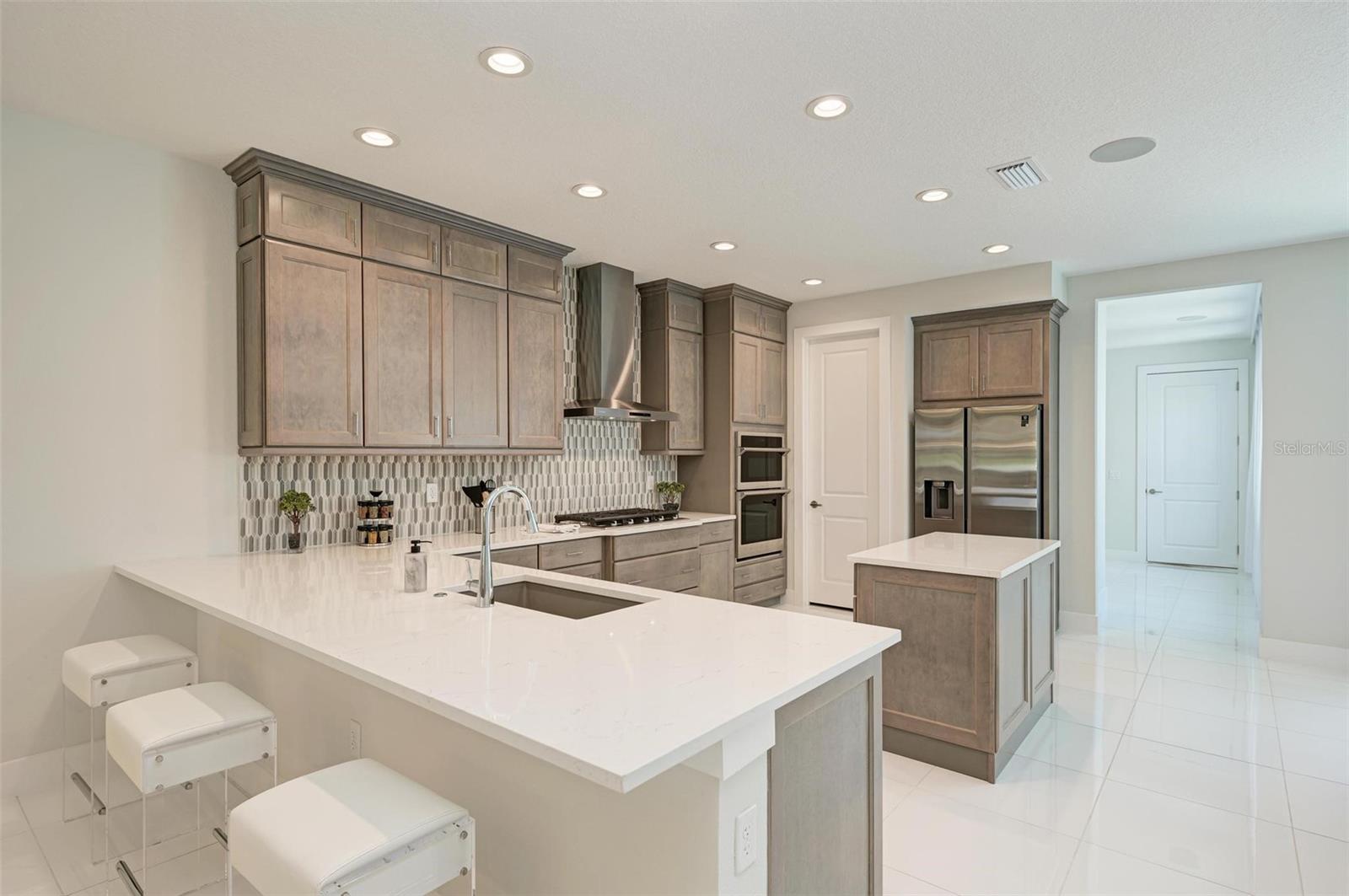 AQUA LAGOON TWNHMS - Residential