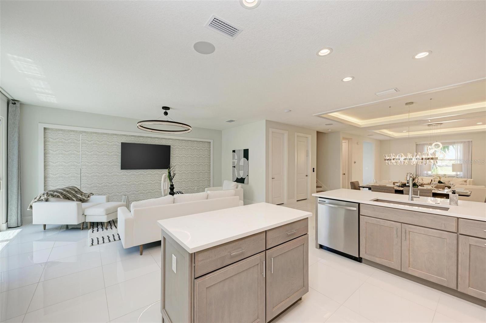 AQUA LAGOON TWNHMS - Residential