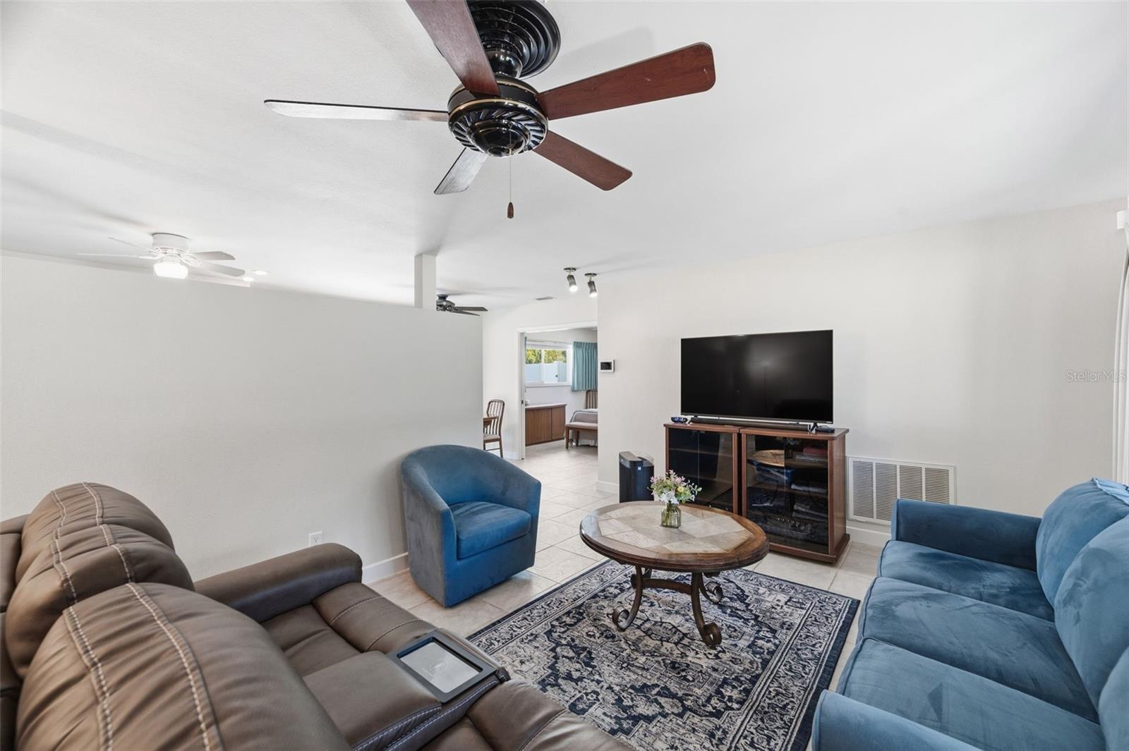 KENNETH CITY UNIT 10 1ST ADD - Residential