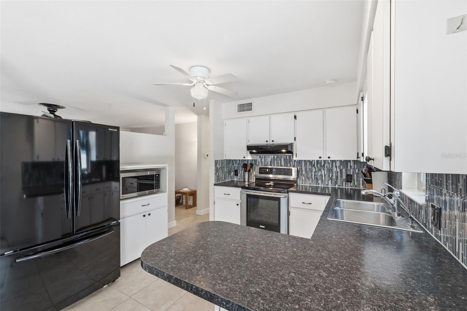 KENNETH CITY UNIT 10 1ST ADD - Residential