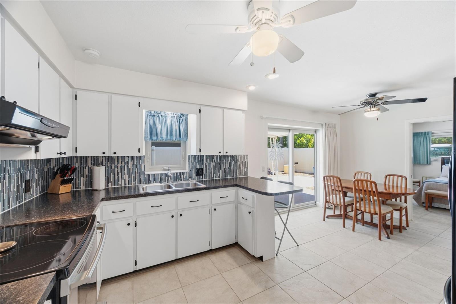 KENNETH CITY UNIT 10 1ST ADD - Residential
