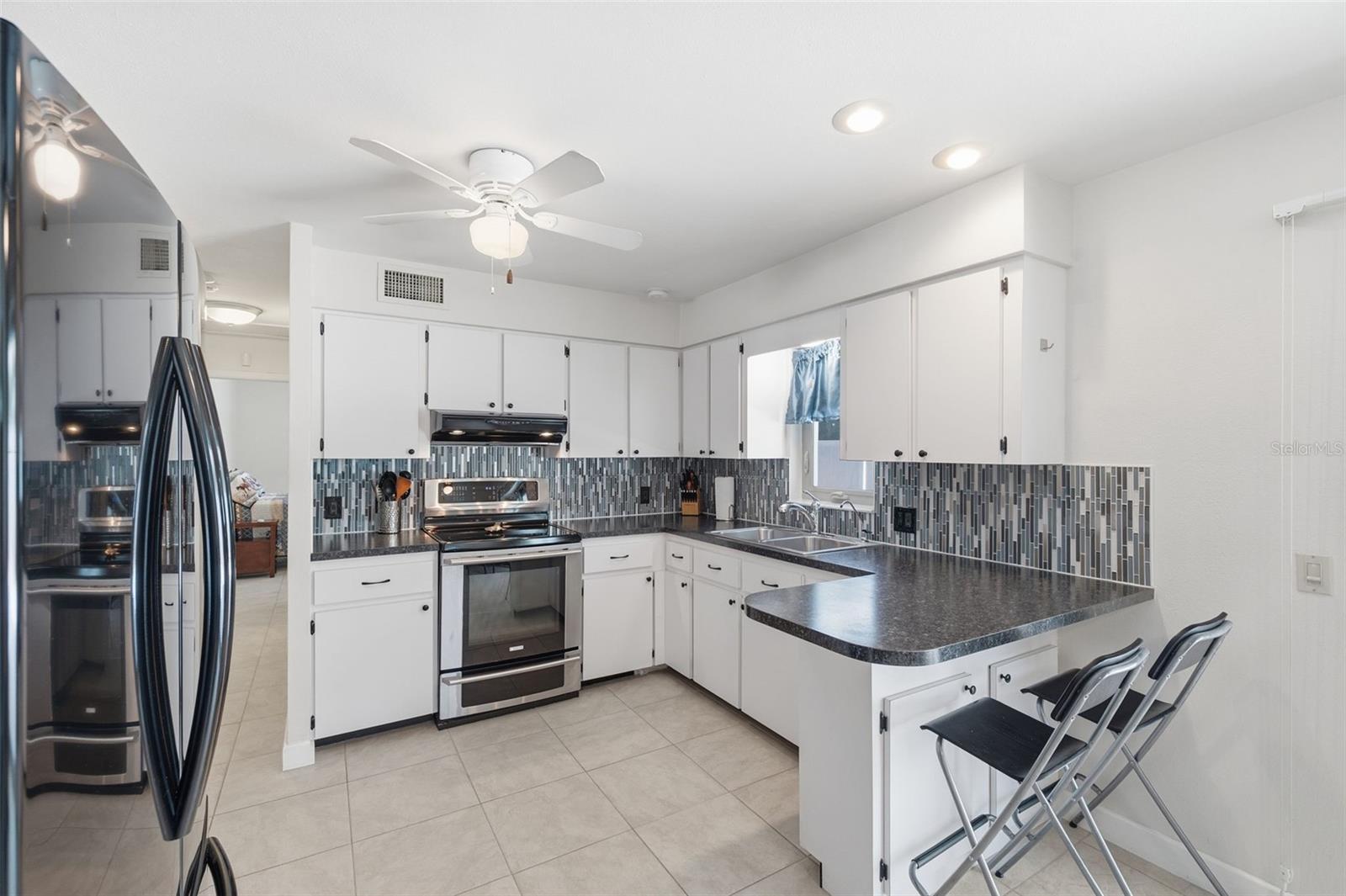 KENNETH CITY UNIT 10 1ST ADD - Residential