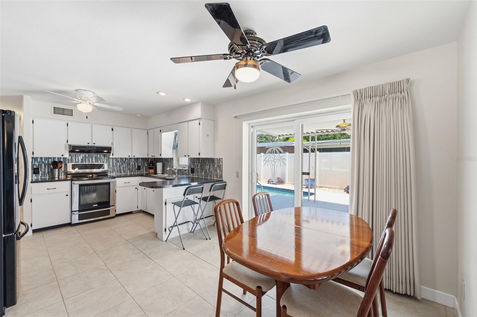 KENNETH CITY UNIT 10 1ST ADD - Residential