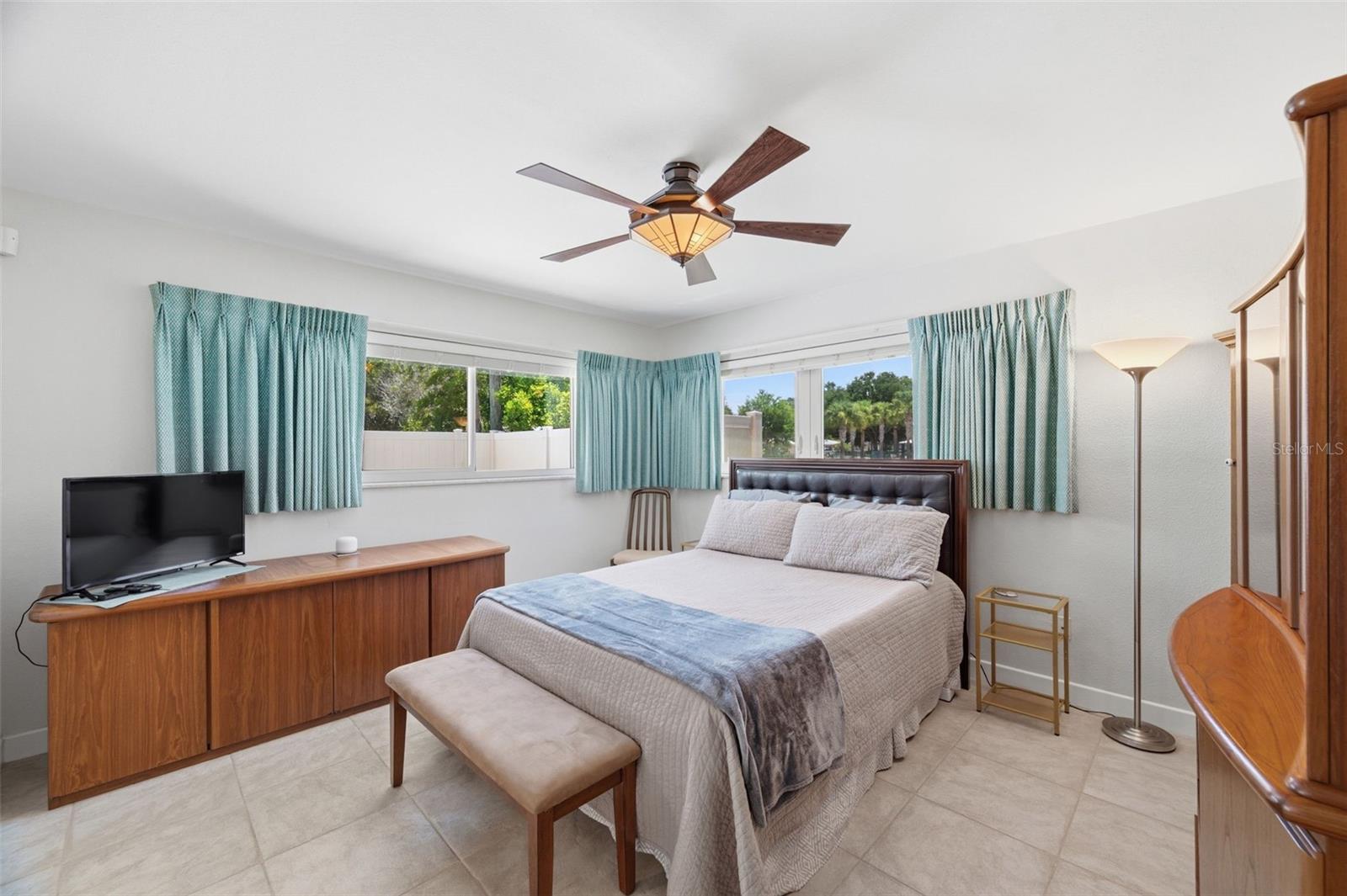 KENNETH CITY UNIT 10 1ST ADD - Residential