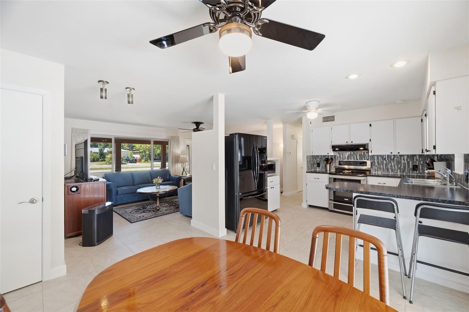 KENNETH CITY UNIT 10 1ST ADD - Residential