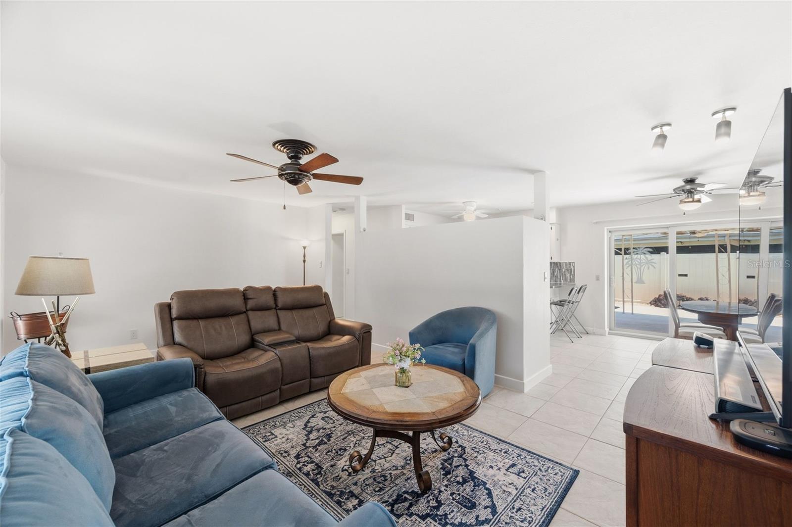 KENNETH CITY UNIT 10 1ST ADD - Residential