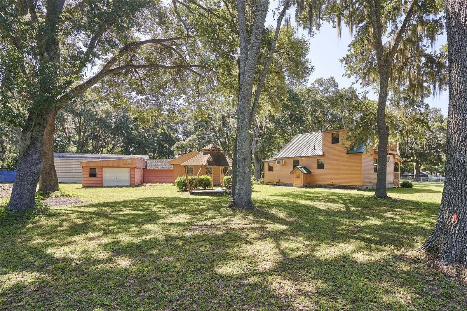 NE1/4 SE1/4 - Residential