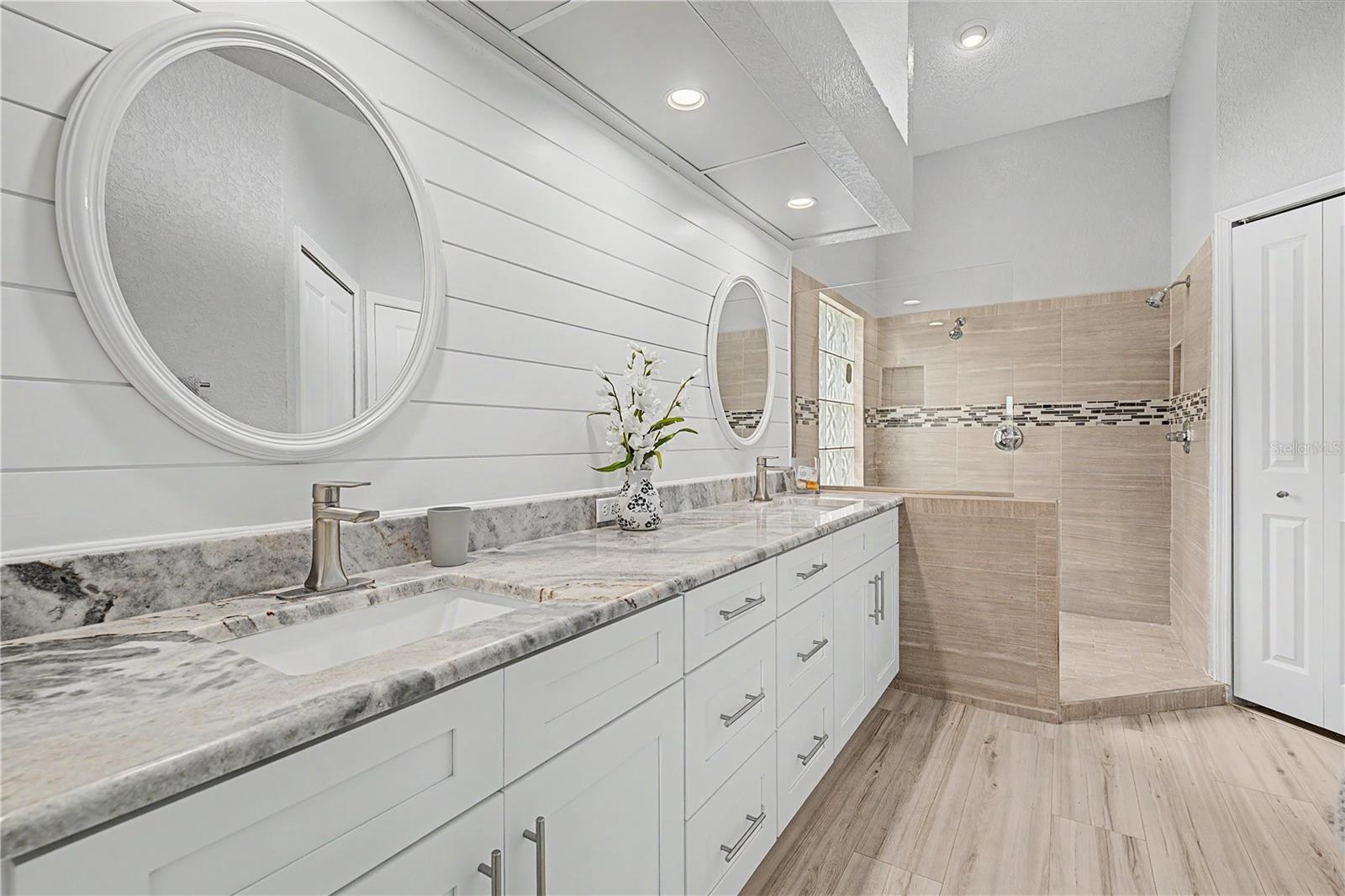 SILVER OAKS - Residential