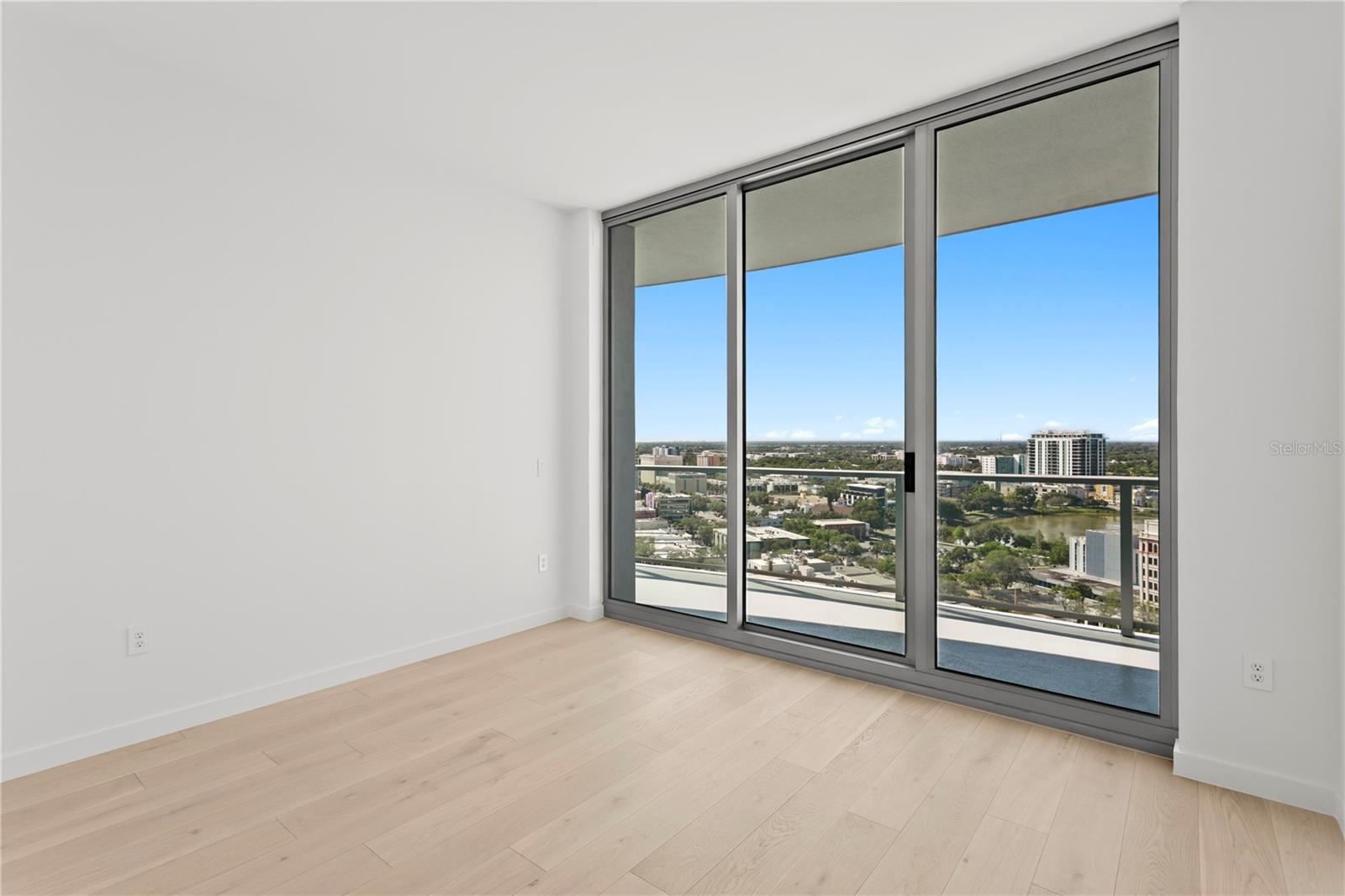 CONDO RESIDENCES AT 400 CENTRAL - Residential