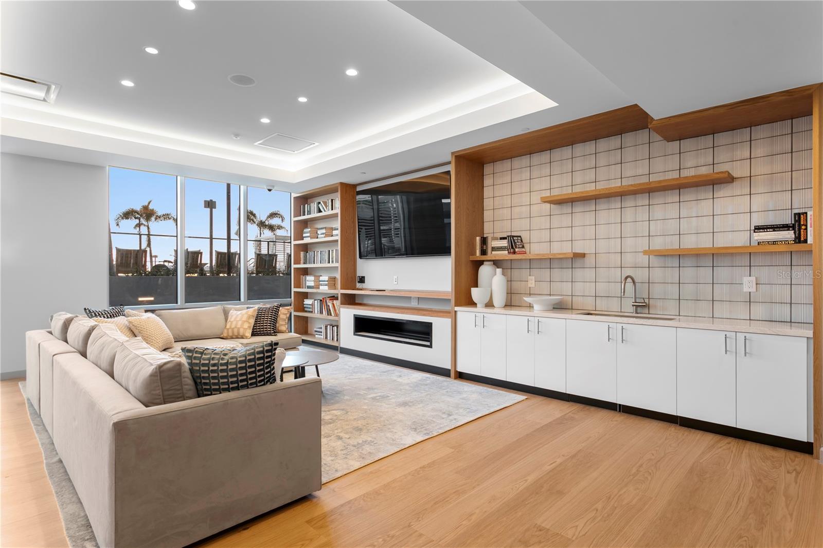 CONDO RESIDENCES AT 400 CENTRAL - Residential