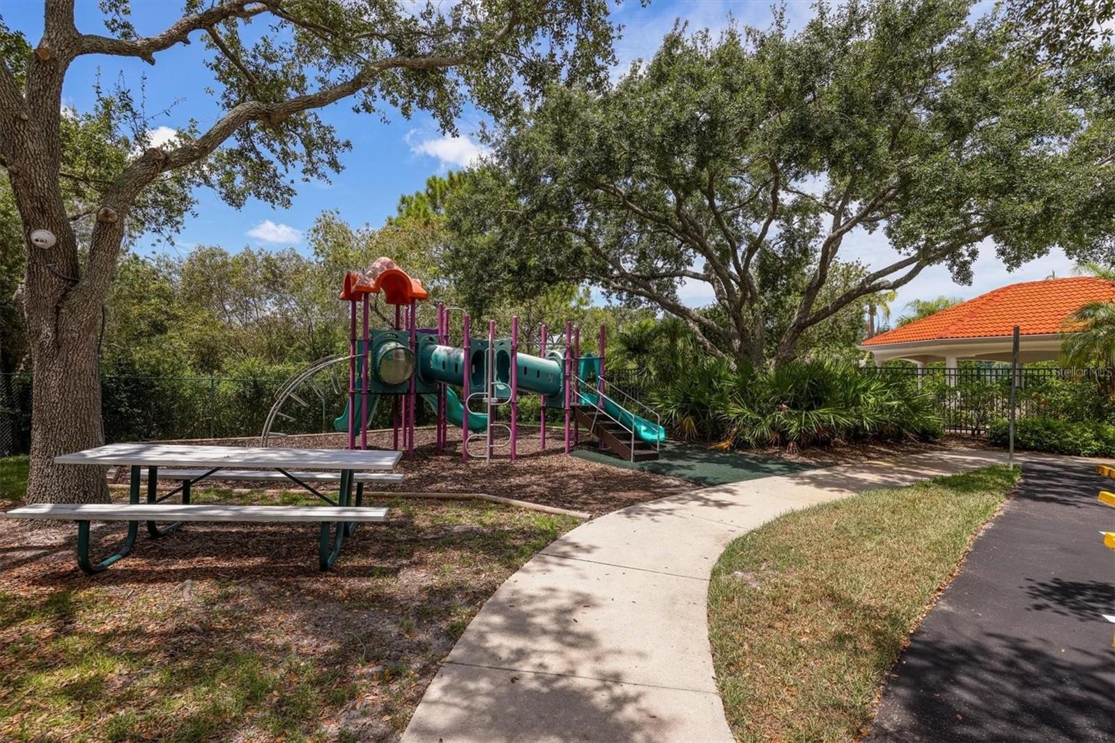 CARLYLE AT VILLAGE OF PALM AIRE UN 1 - Residential