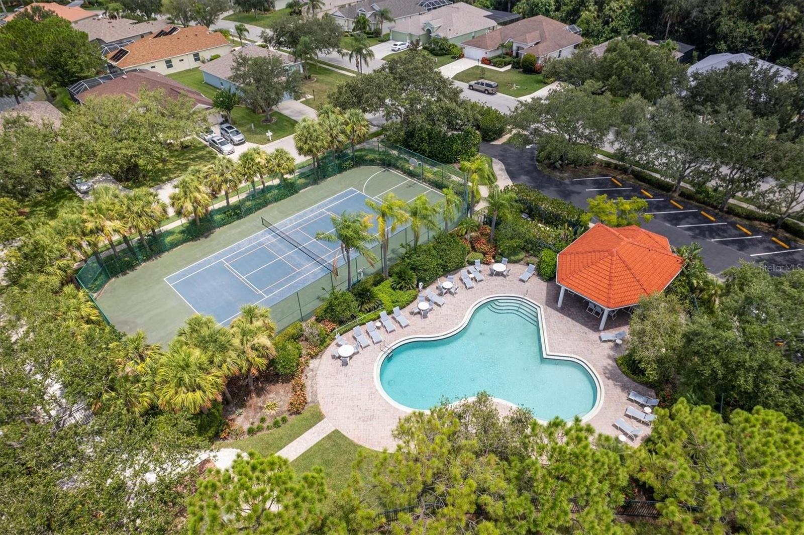 CARLYLE AT VILLAGE OF PALM AIRE UN 1 - Residential