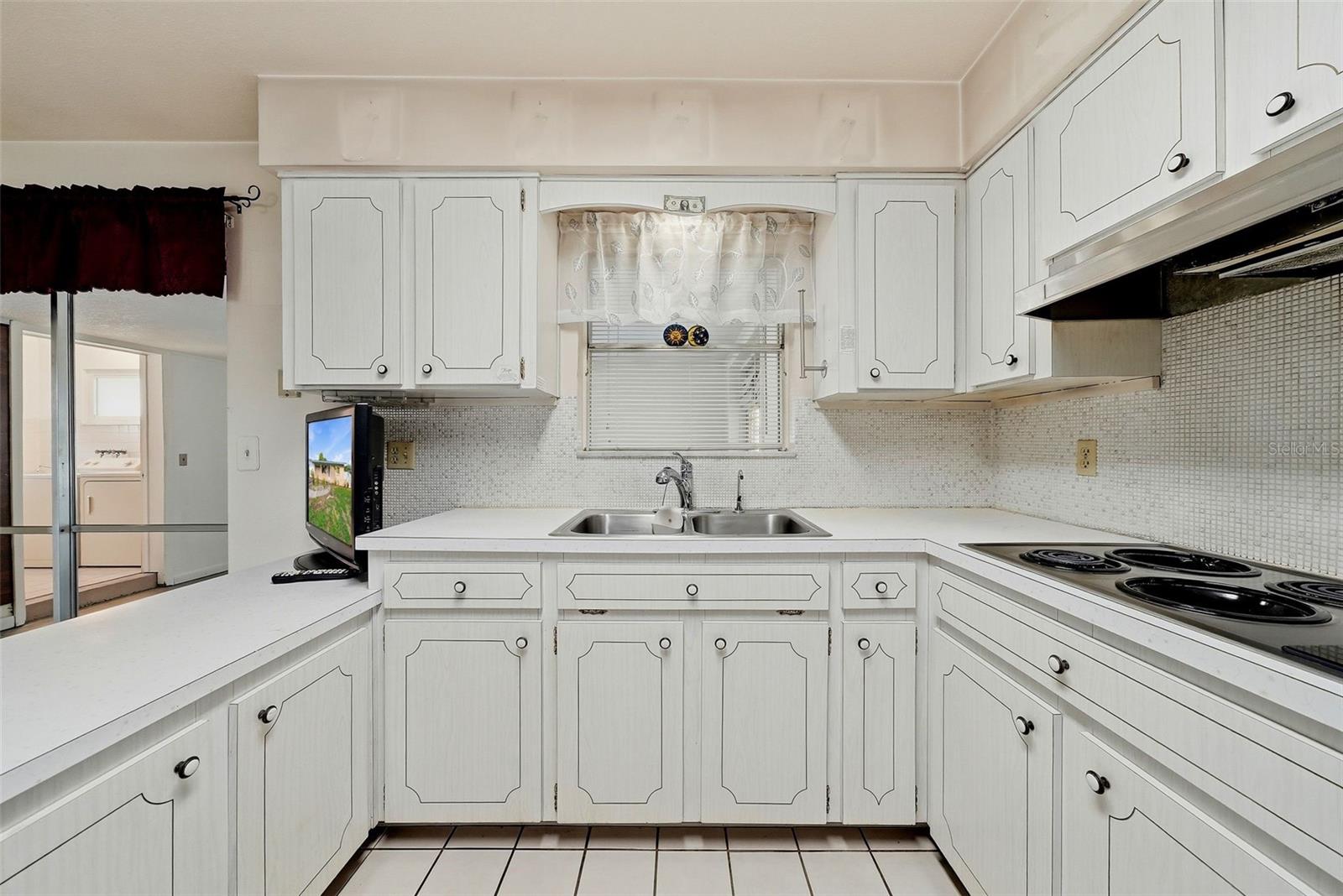 MAYFAIR MANOR - Residential