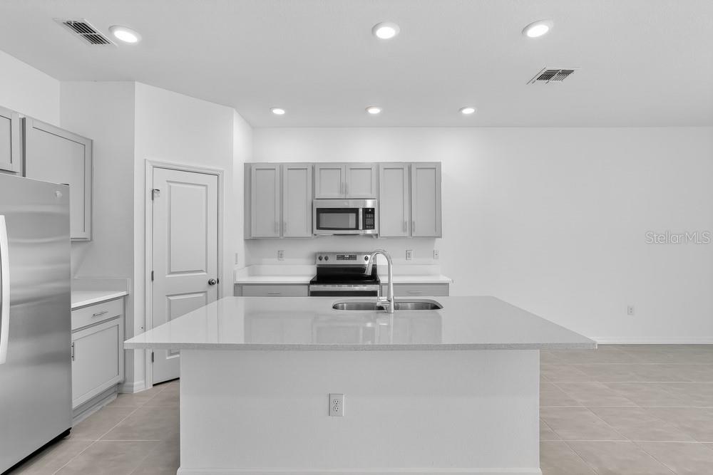 THE TOWNS AT FIRETHORN - Residential