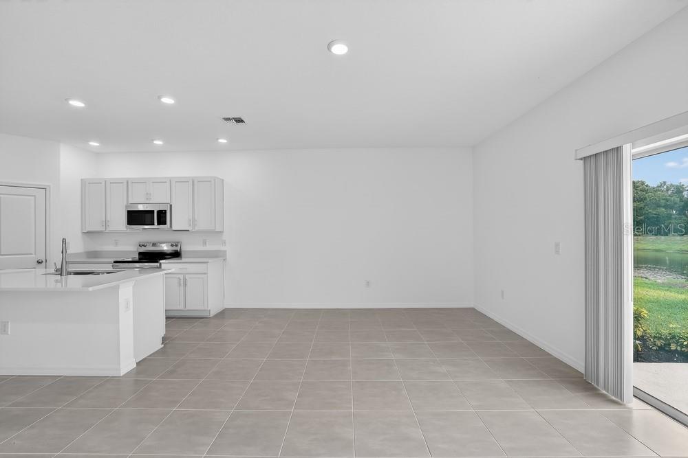 THE TOWNS AT FIRETHORN - Residential
