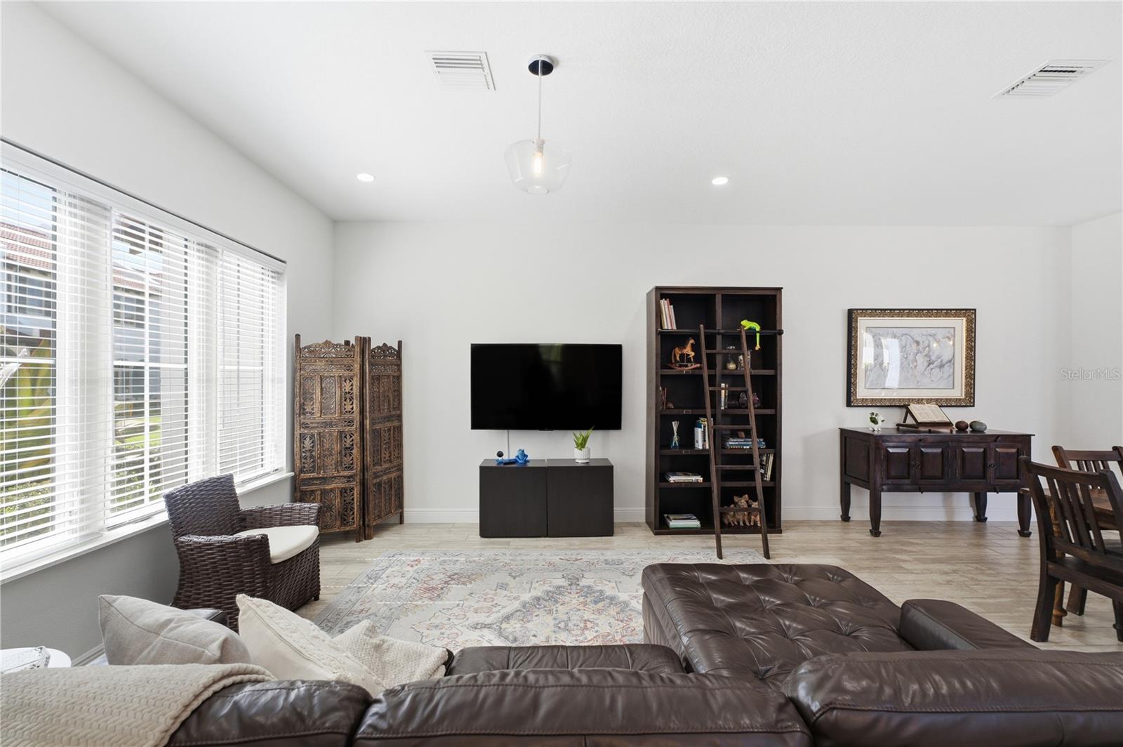 LAKESHORE PRESERVE - Residential