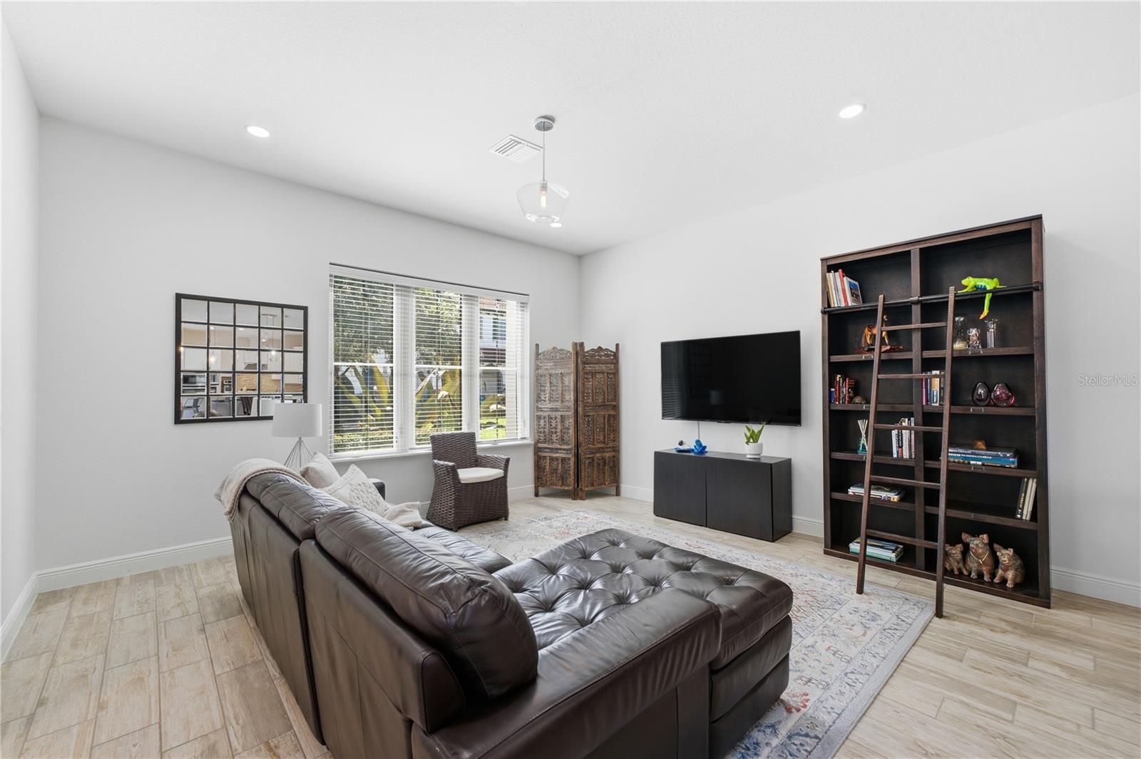 LAKESHORE PRESERVE - Residential