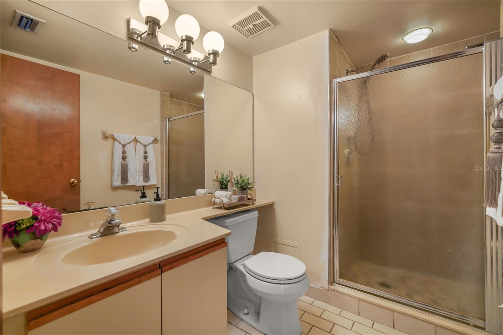 RAINTREE VILLAGE CONDO PH 02 - Residential