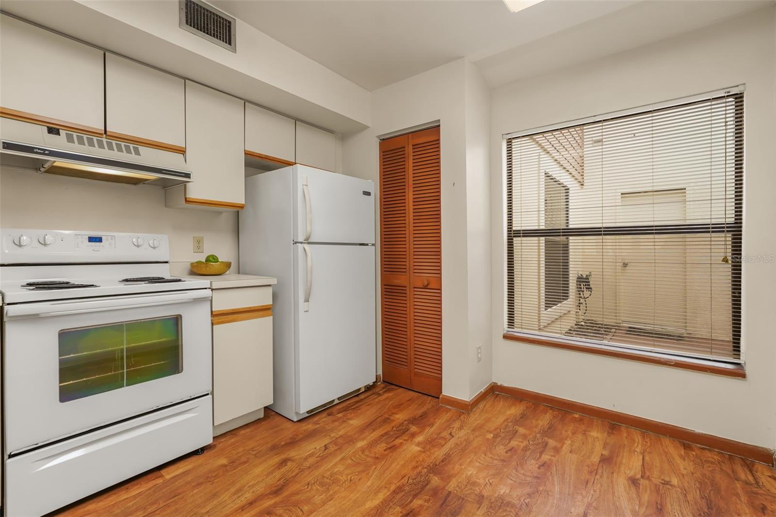 RAINTREE VILLAGE CONDO PH 02 - Residential