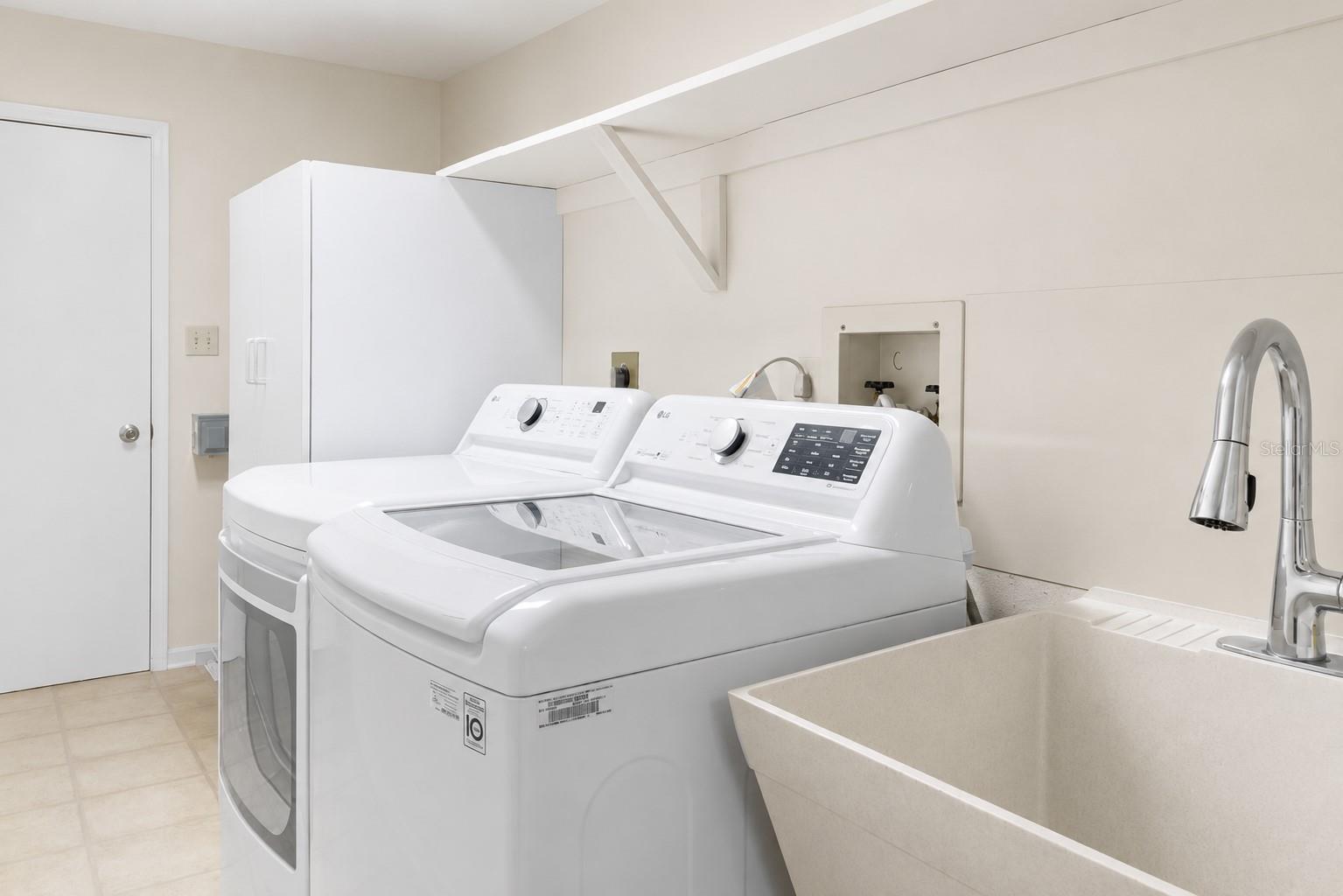 CENTER GATE VILLAGE 5 - Residential