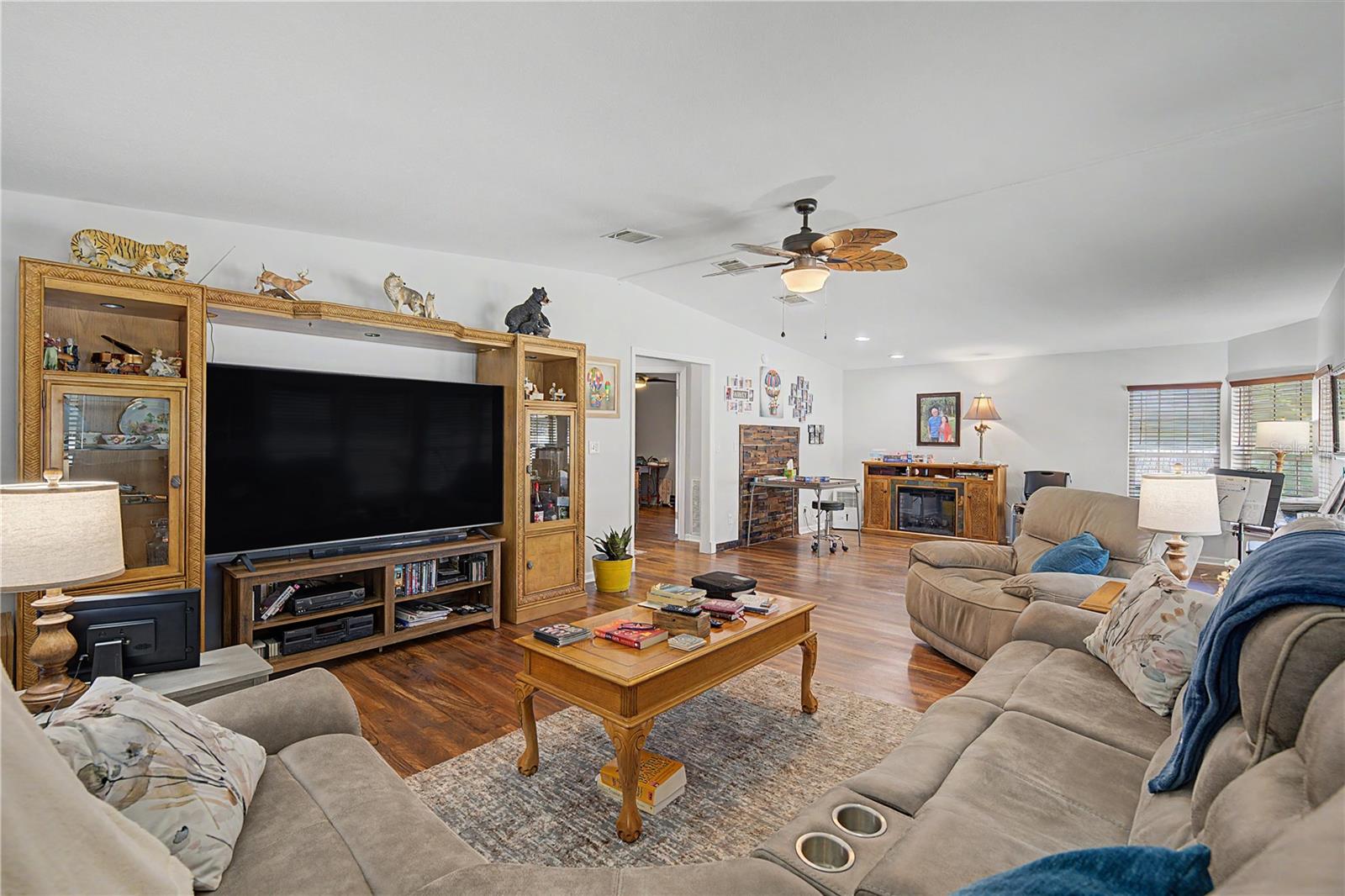 GRAND HORIZONS - Residential