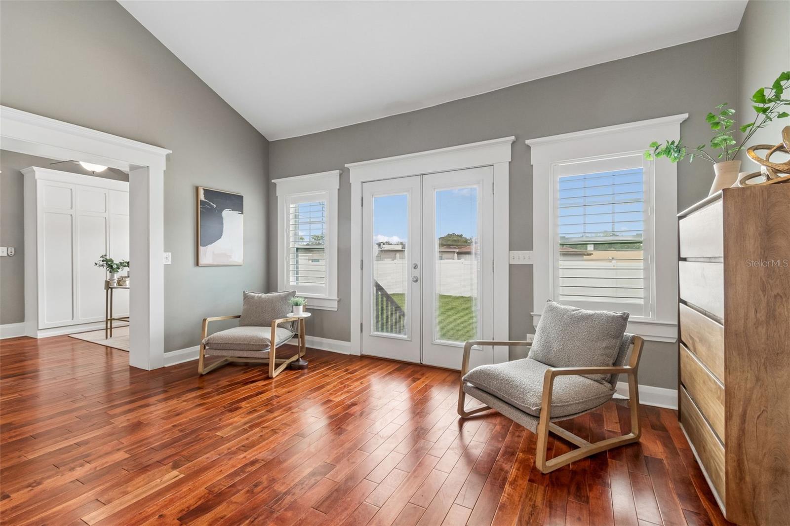ELENOR PLACE LOT 3 LESS E 10 FT AND LOT 4 - Residential
