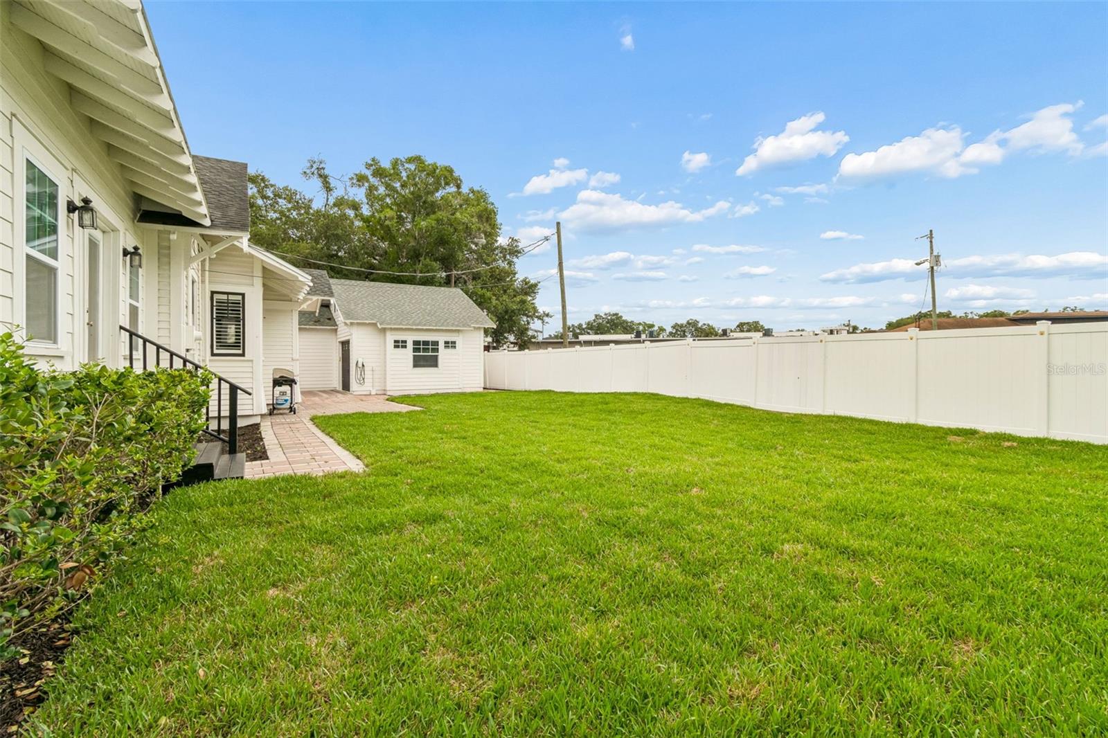 ELENOR PLACE LOT 3 LESS E 10 FT AND LOT 4 - Residential