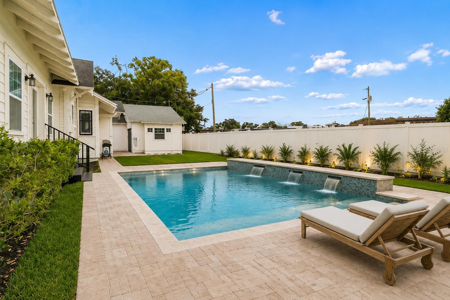 ELENOR PLACE LOT 3 LESS E 10 FT AND LOT 4 - Residential