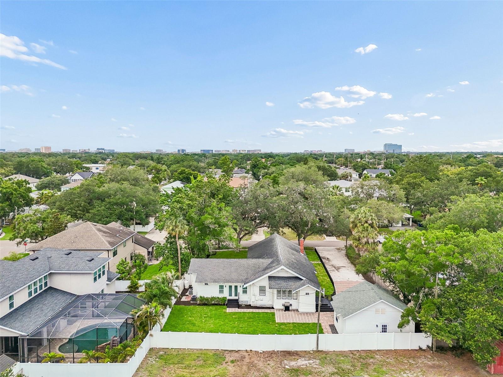 ELENOR PLACE LOT 3 LESS E 10 FT AND LOT 4 - Residential