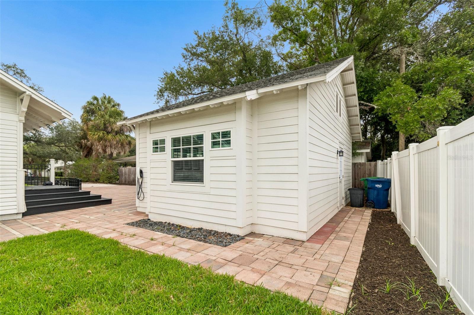 ELENOR PLACE LOT 3 LESS E 10 FT AND LOT 4 - Residential