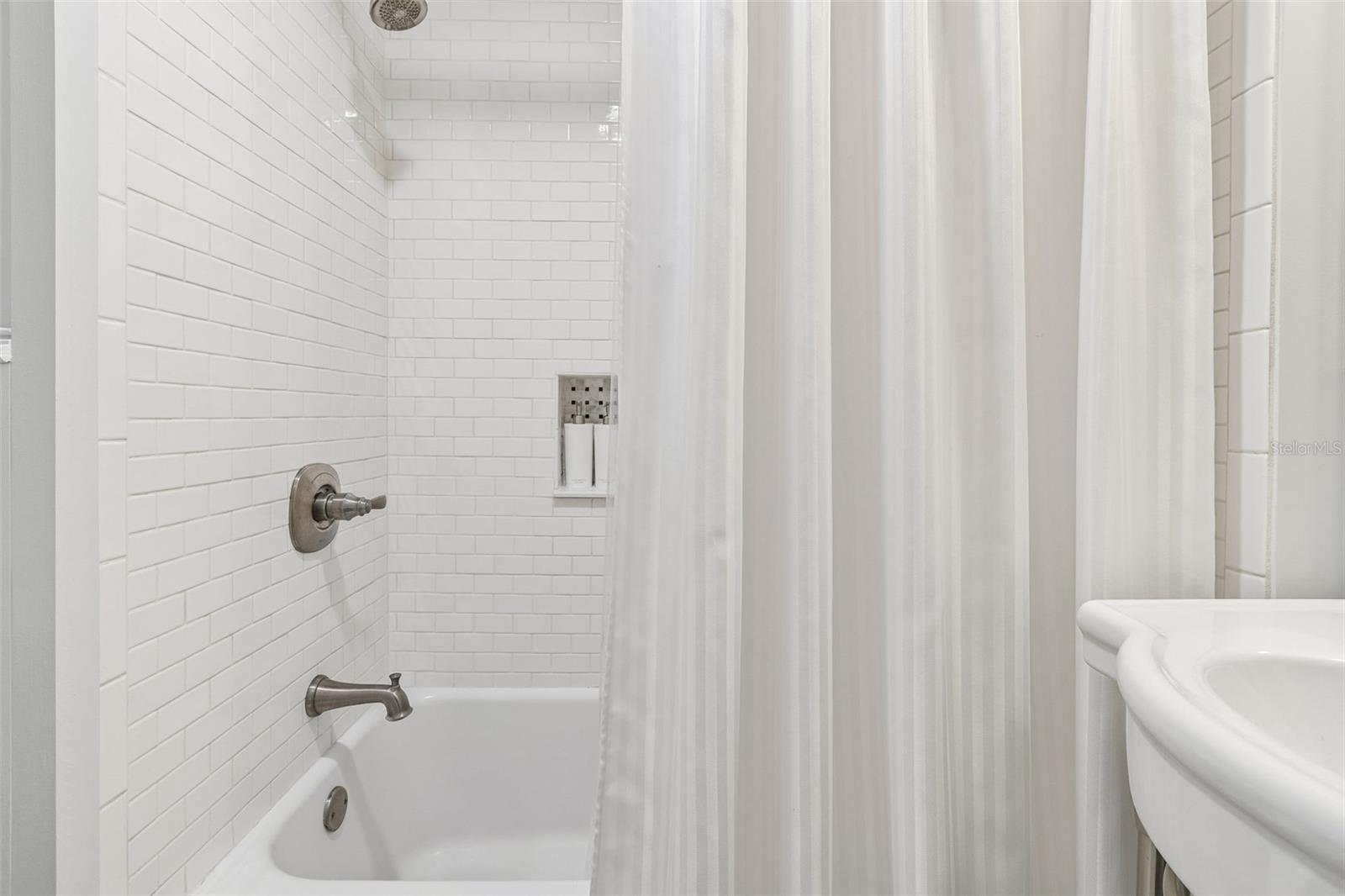 ELENOR PLACE LOT 3 LESS E 10 FT AND LOT 4 - Residential