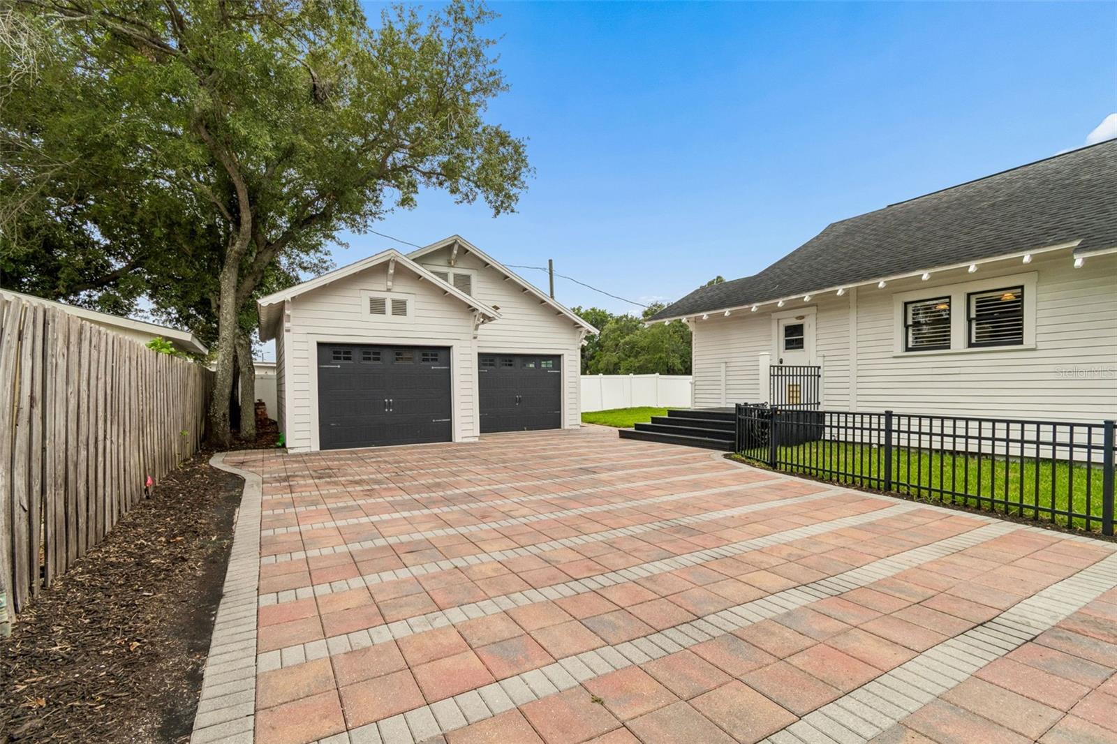 ELENOR PLACE LOT 3 LESS E 10 FT AND LOT 4 - Residential