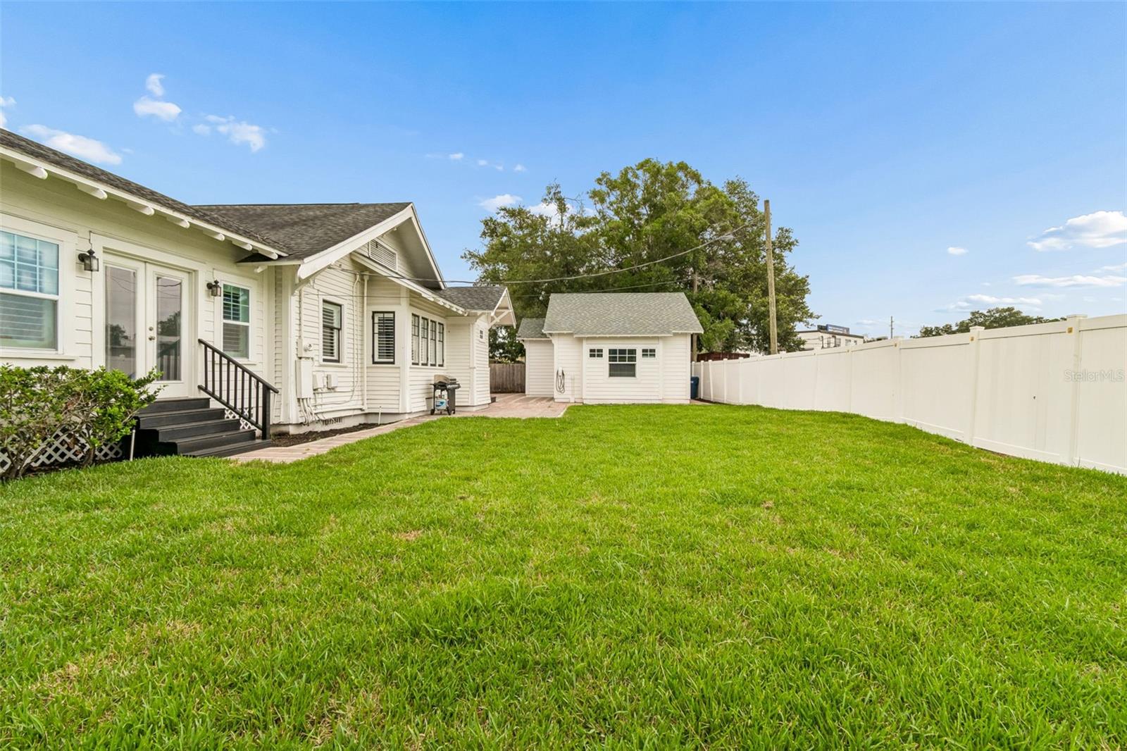 ELENOR PLACE LOT 3 LESS E 10 FT AND LOT 4 - Residential