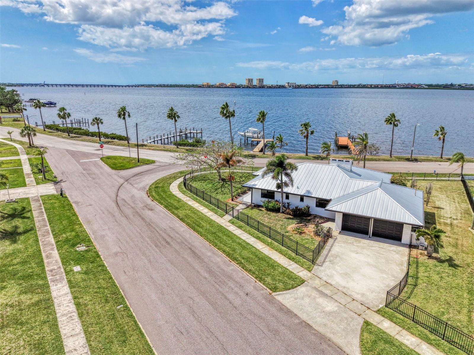 MANATEE GARDENS THIRD SEC - Residential