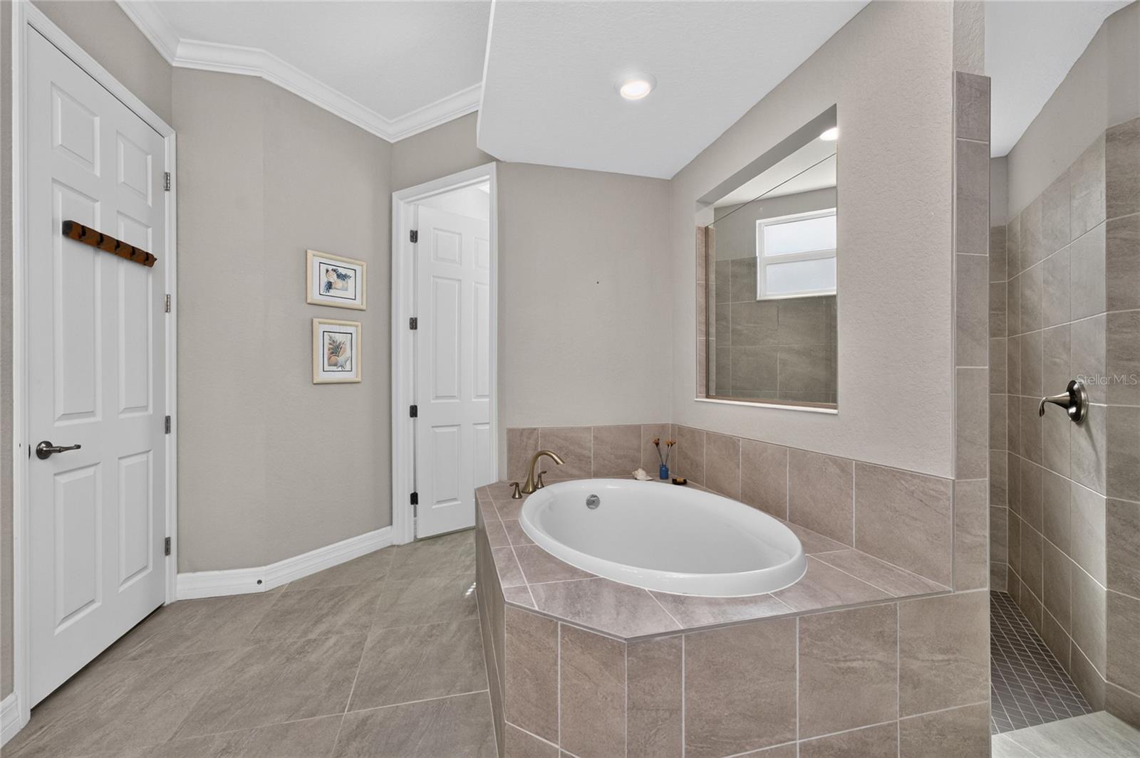 HARBOR WEST - Residential