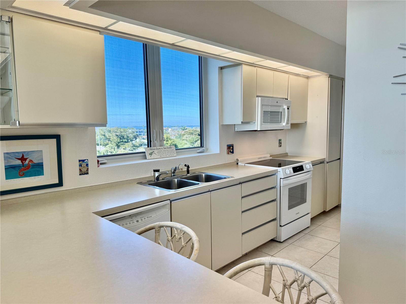 BEACHPLACE II - Residential