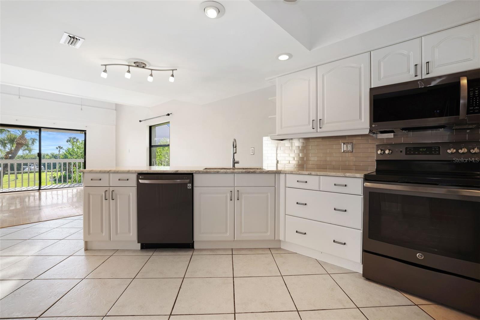 PIRATES COVE CLUB CONDO - Residential