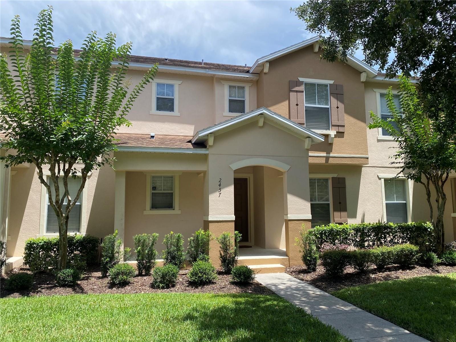 AVAILABLE 08/10/2026. This Spacious two story townhome is located in the desirable community of Avalon Park in East Orlando. Avalon Park is a master planned community with a Publix shopping center, specialty shops, fine dining, gas stations, and many other conveniences. A variety of amenities including pool & splash park, cabana, tot lot, soccer and football fields, basketball court, tennis, walking and bike trails and dog park and much more. Conveniently located within minutes from SR50, TR 417, 528 and the Orlando International Airport. Less than 20 minutes to UCF, Research Park, and high tech medical facilities, and about an hour from East coast beaches.
On the 1st level, the townhome has an open floor plan with the kitchen overlooking the living and dining room. There is also bonus room that could be used as an office, gym, playroom, or guest room on the 1st level, as well as a half bath for guests. Upstairs is a large loft area, great for recreation space or additional office space. The large master bedroom features a private bath with double vanities and large walk in closet and linen closet. The other bedroom and bathroom are also on the 2nd level. There is a 10 x 10 private courtyard and attached rear facing two car garage with opener. Washer and dryer provided, but maintained by the tenants. One pet allowed up to 30 lbs and no smoking in or on the premises. 1st and security required. Please contact Florida Rental Team LLC