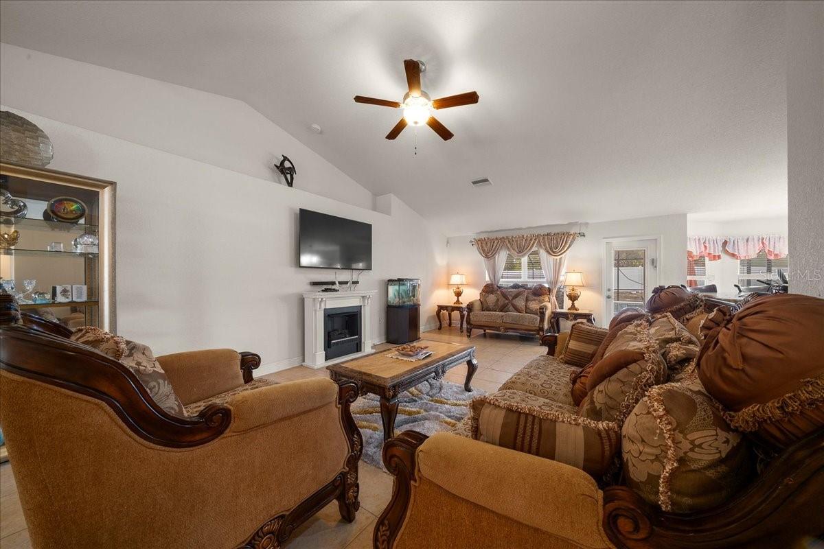 MEADOW GLENN UN 3B - Residential