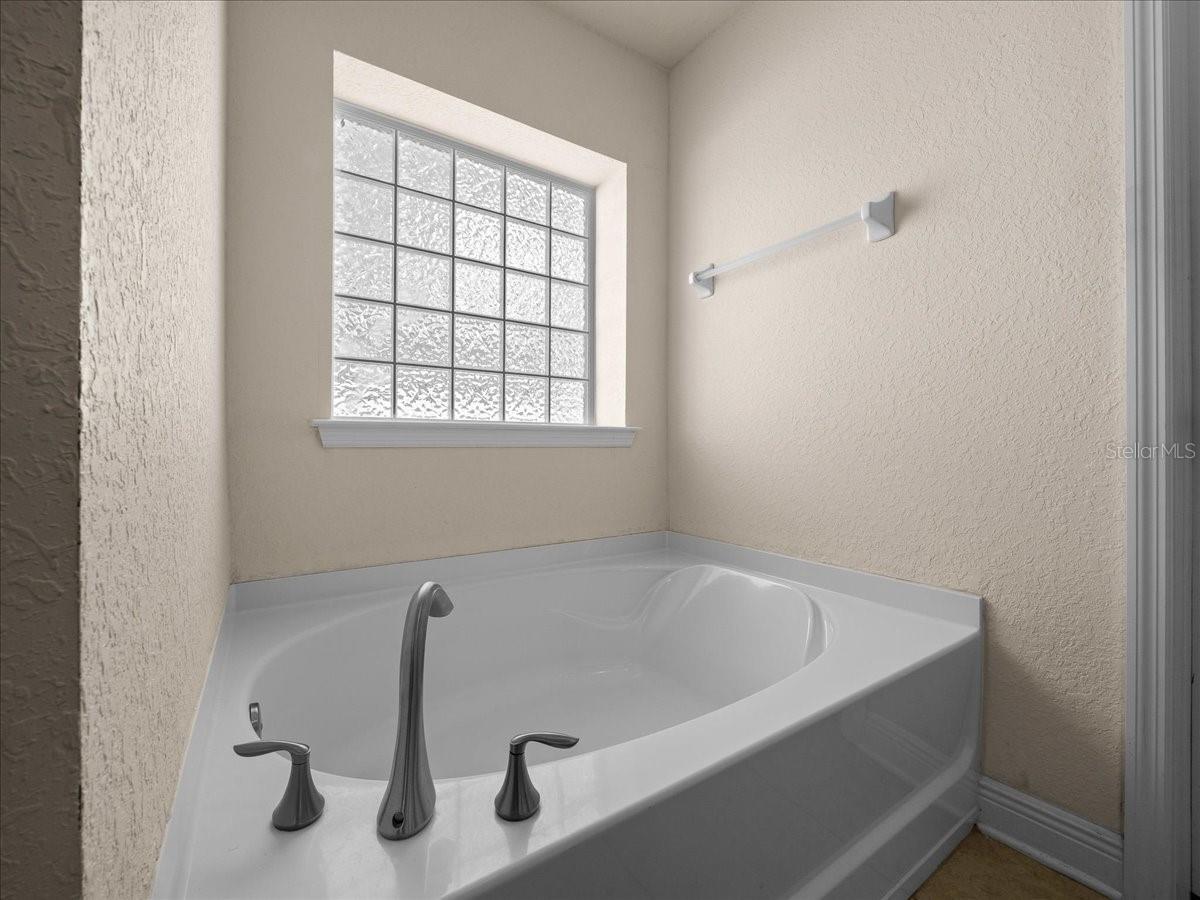 MEADOW GLENN UN 3B - Residential