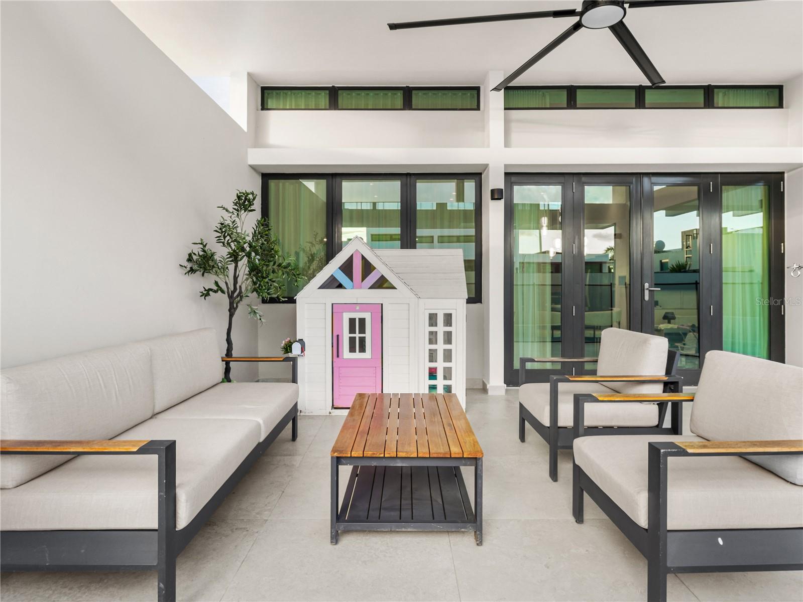 RESIDENCE AT RIO - Residential