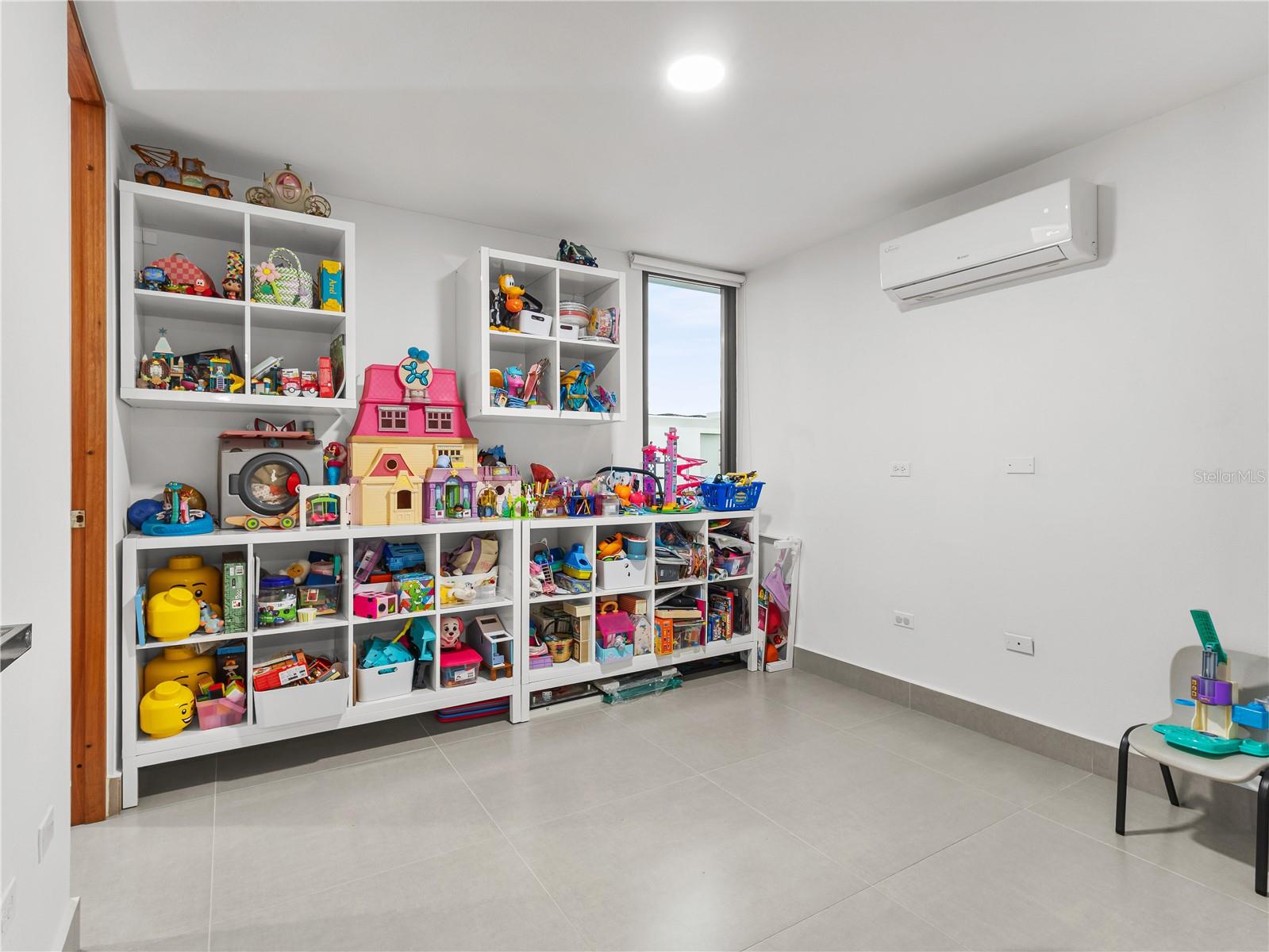 RESIDENCE AT RIO - Residential