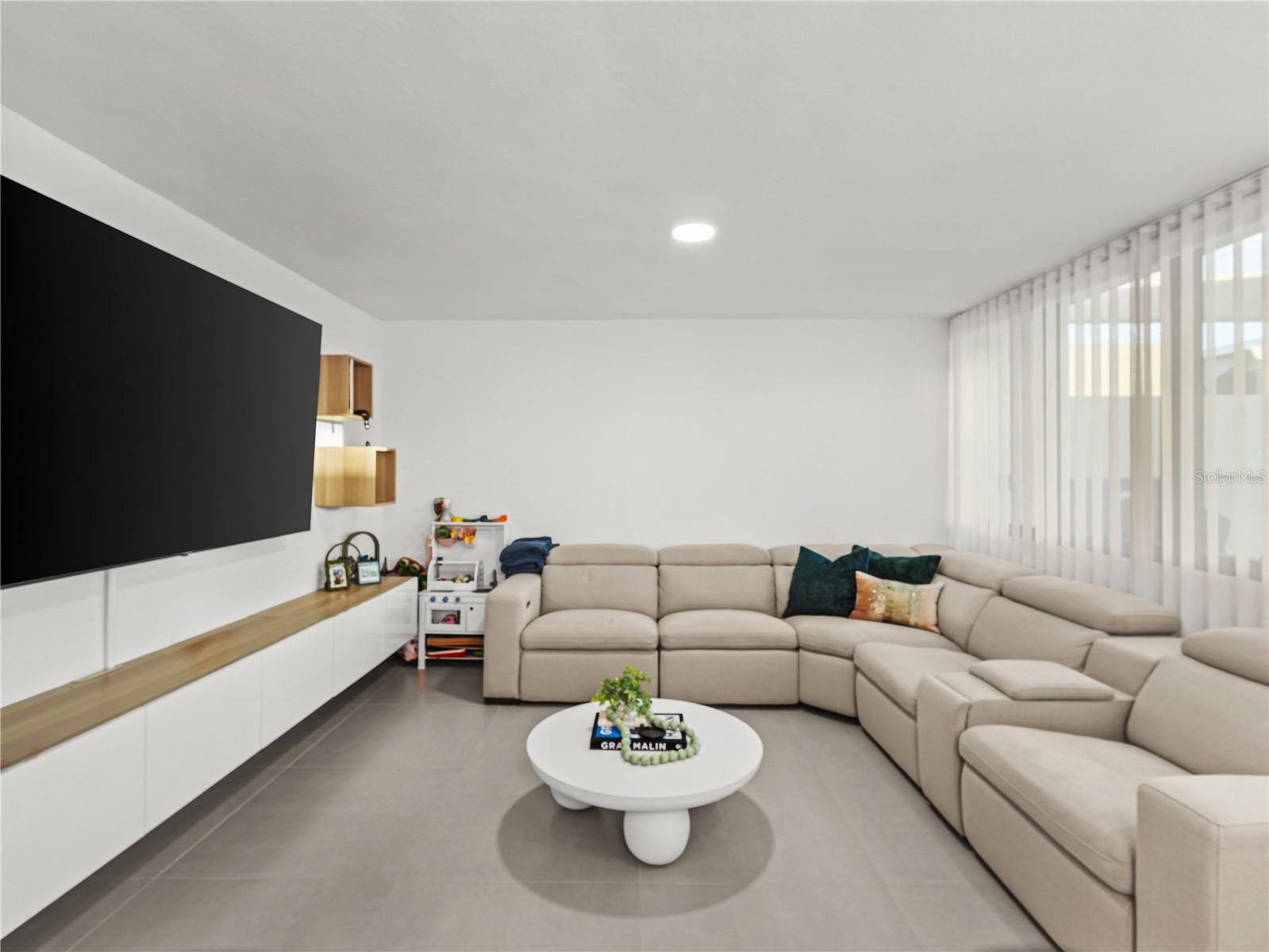 RESIDENCE AT RIO - Residential